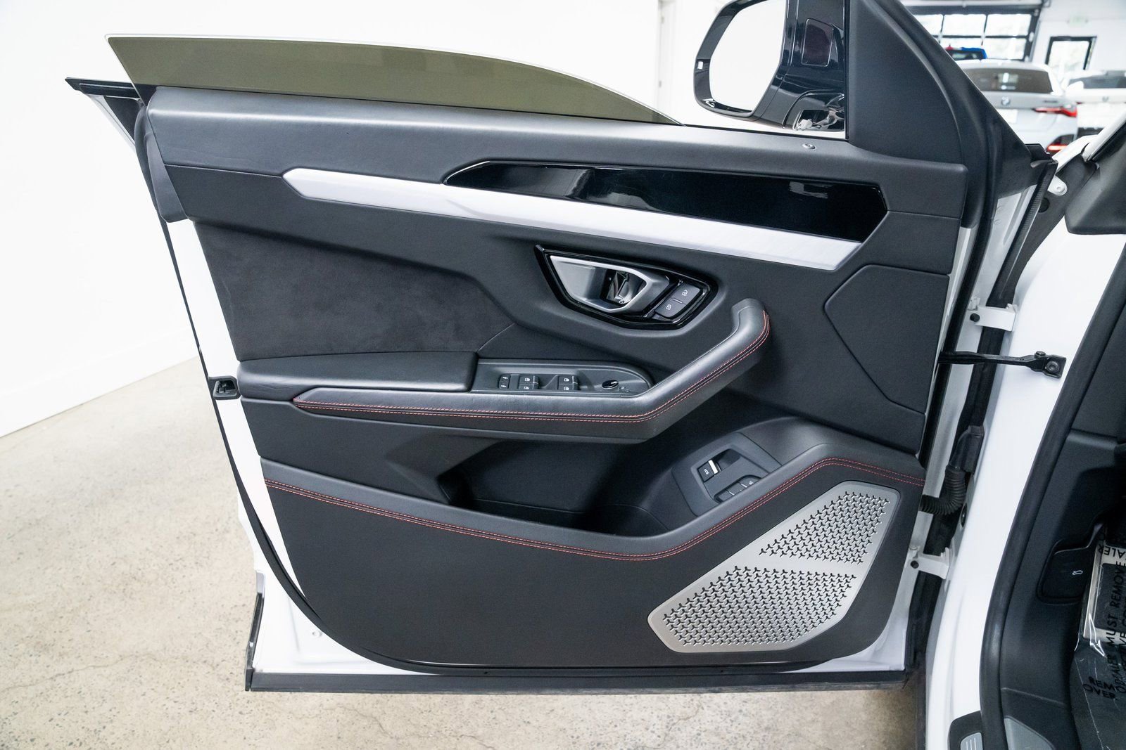 Used 2020 Lamborghini Urus image 18