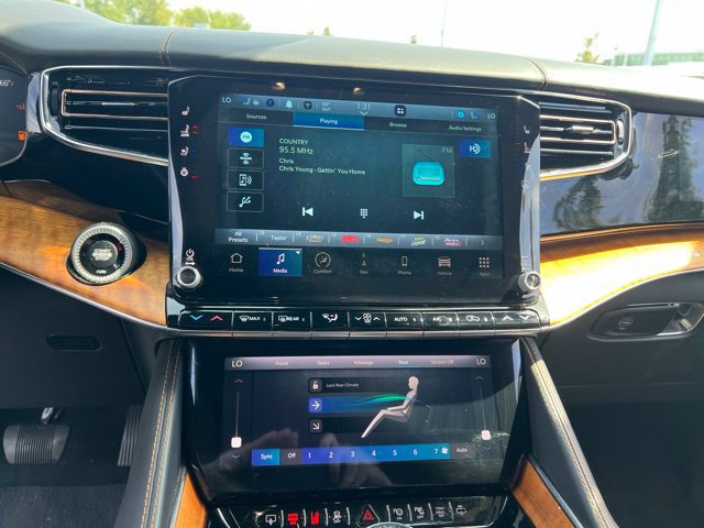 Used 2022 Jeep Grand Wagoneer Series III AWD/4WD image 18