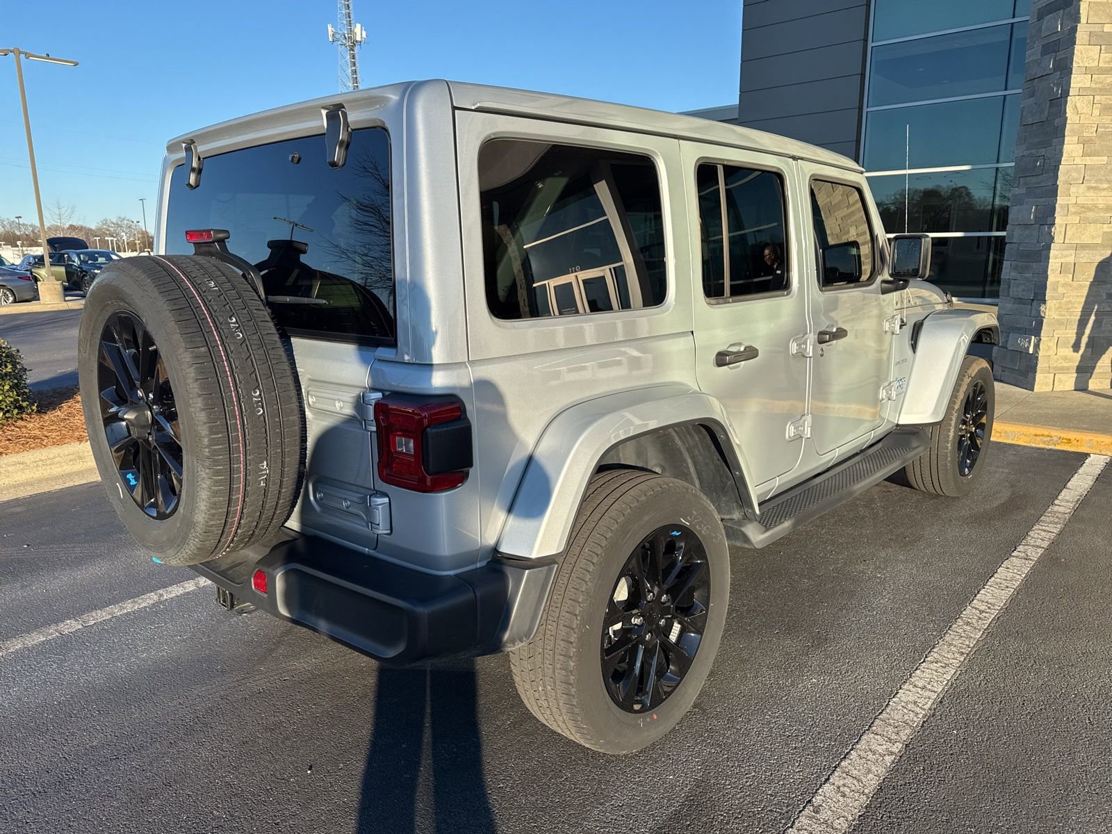 Used 2023 Jeep Wrangler Unlimited Sahara w/ Cold Weather Group image 7