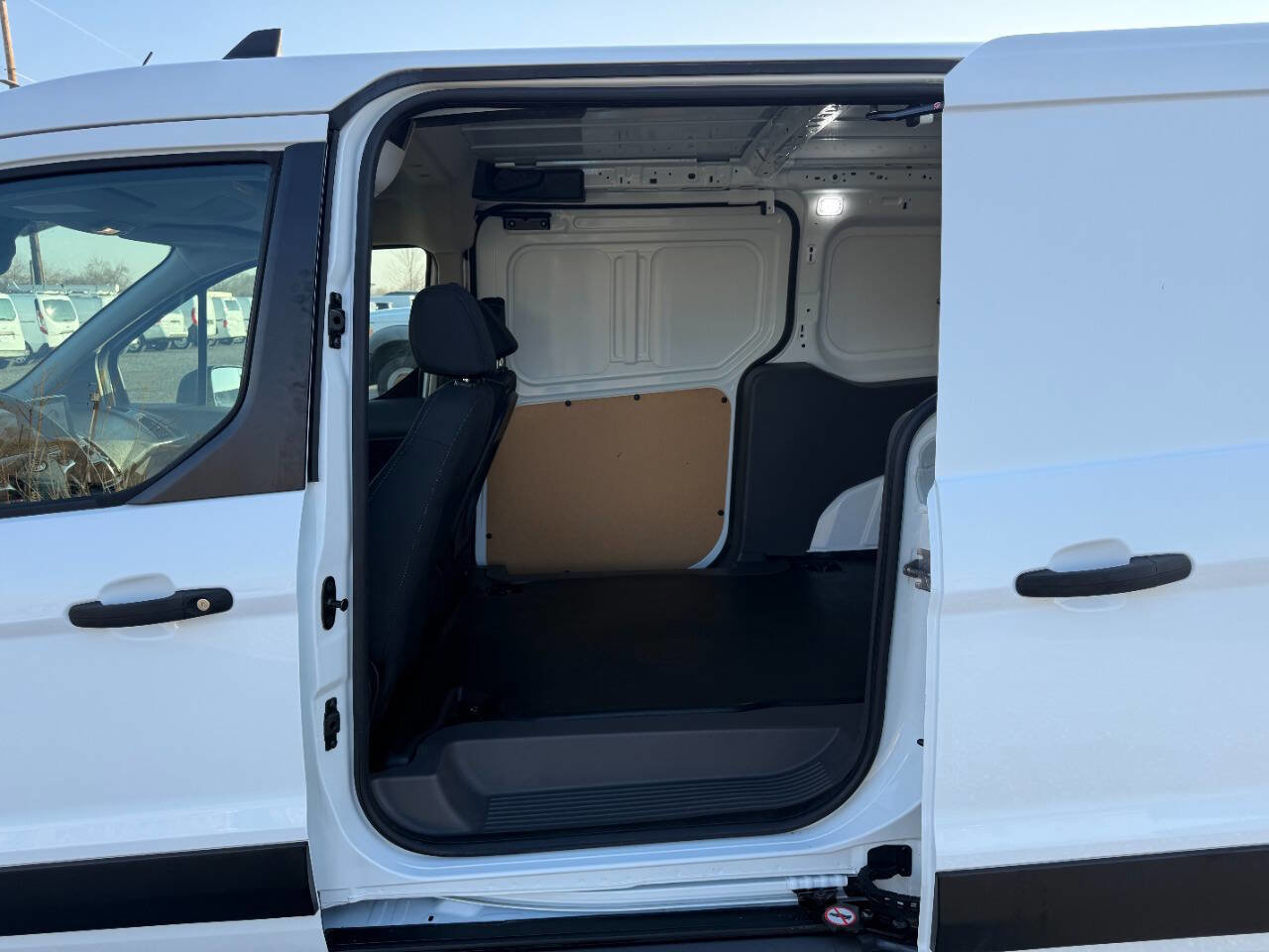Used 2021 Ford Transit Connect XLT image 26