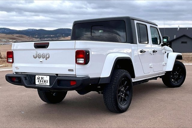 Used 2023 Jeep Gladiator Overland image 5