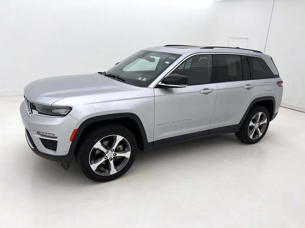 Used 2023 Jeep Grand Cherokee Limited w/ Luxury Tech Group II image 5