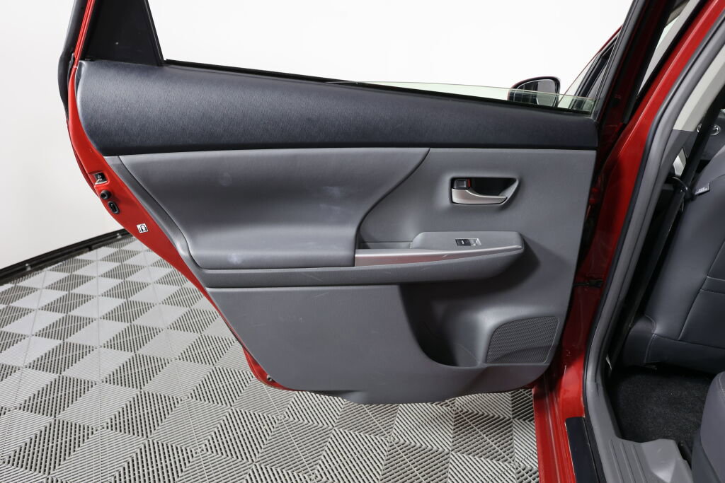 Used 2014 Toyota Prius V Three image 16