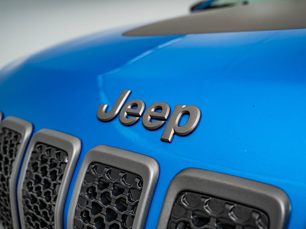 Used 2020 Jeep Cherokee Trailhawk w/ Cold Weather Group AWD/4WD image 12