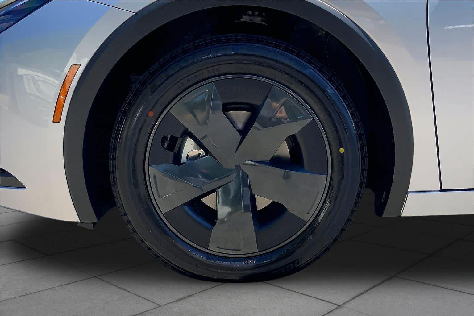 New 2026 Toyota Prius LE FWD image 11