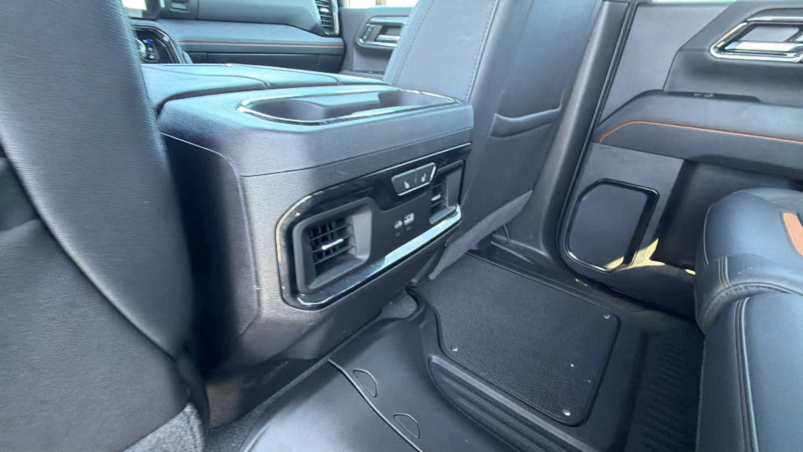 Used 2024 GMC Sierra 2500 AT4 w/ AT4 Premium Plus Package AWD/4WD image 18