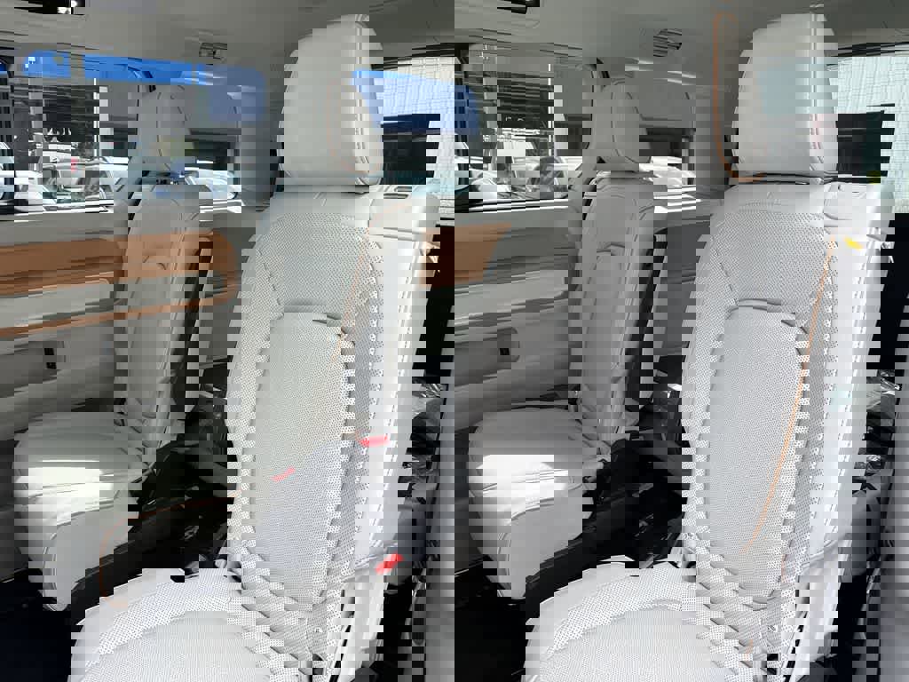 New 2025 Volkswagen ID. Buzz Pro S Plus image 22