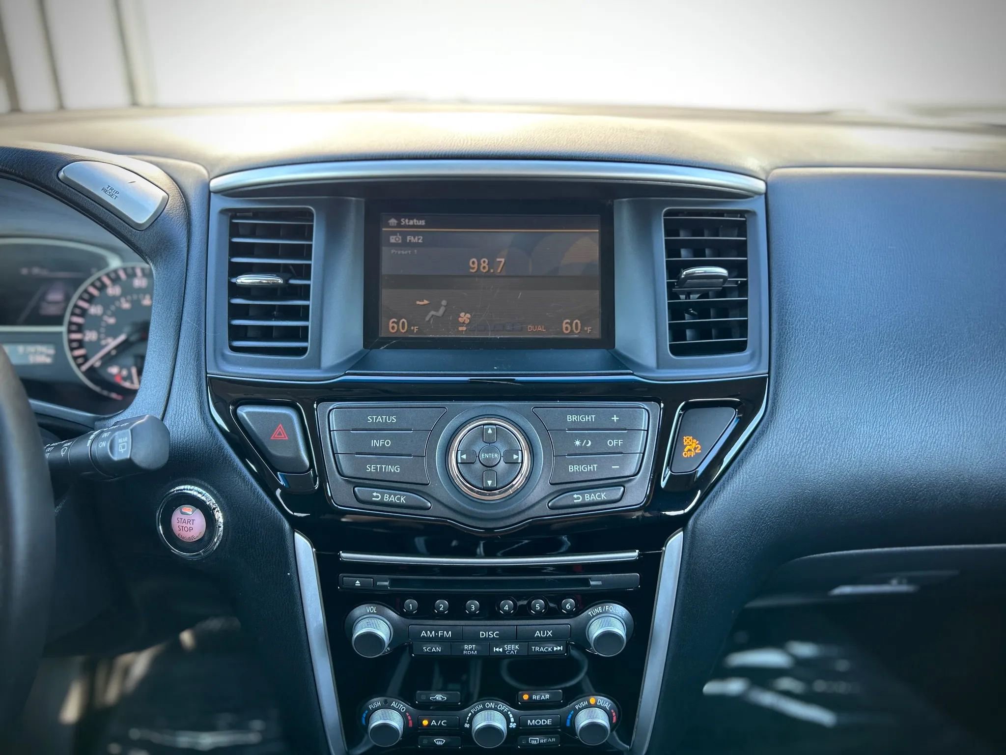 Used 2013 Nissan Pathfinder SV image 11