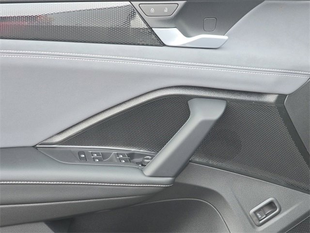 New 2026 Volkswagen Tiguan SE image 13