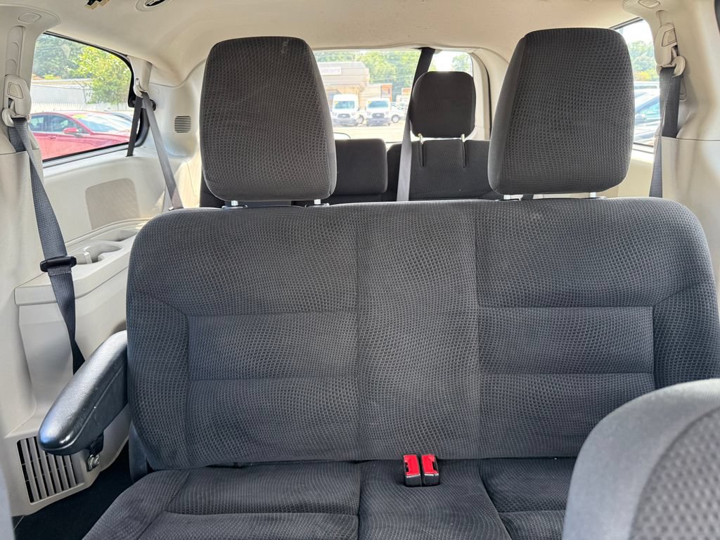 Used 2019 Dodge Grand Caravan SE FWD image 21