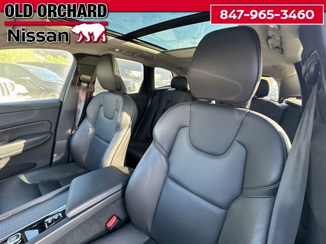 Used 2025 Volvo XC60 B5 Core AWD/4WD image 9