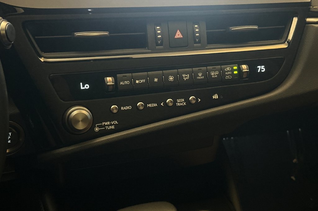 Used 2025 Lexus ES 350 w/ Accessory Package (Z1) FWD image 19