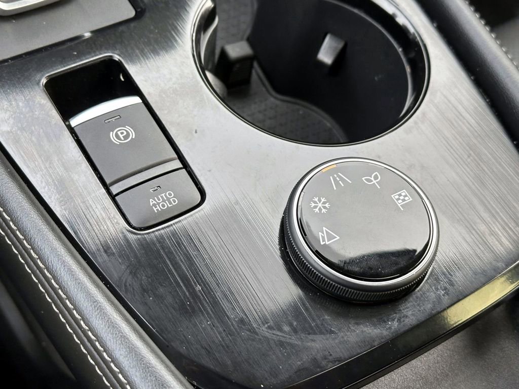 Certified 2025 Nissan Rogue Platinum w/ Tech Package image 35