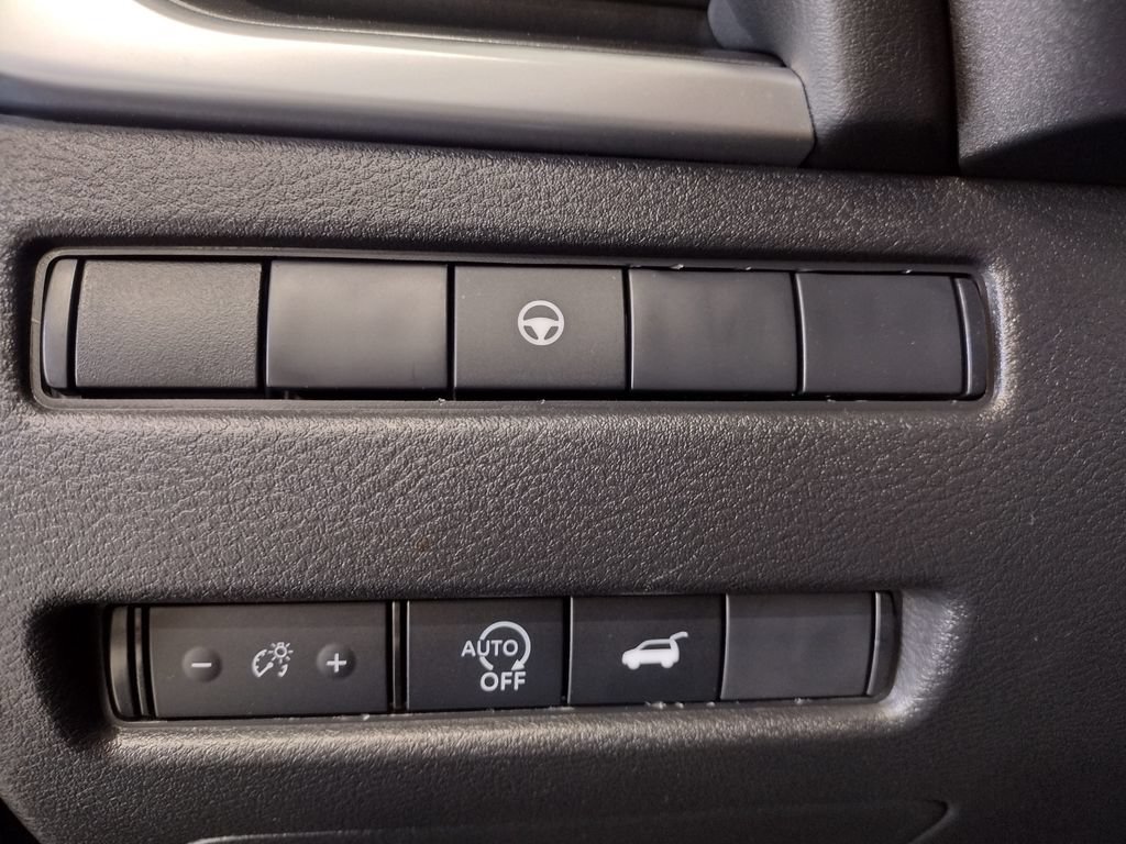 Used 2026 Nissan Rogue SV w/ Cold Weather Package AWD/4WD image 25