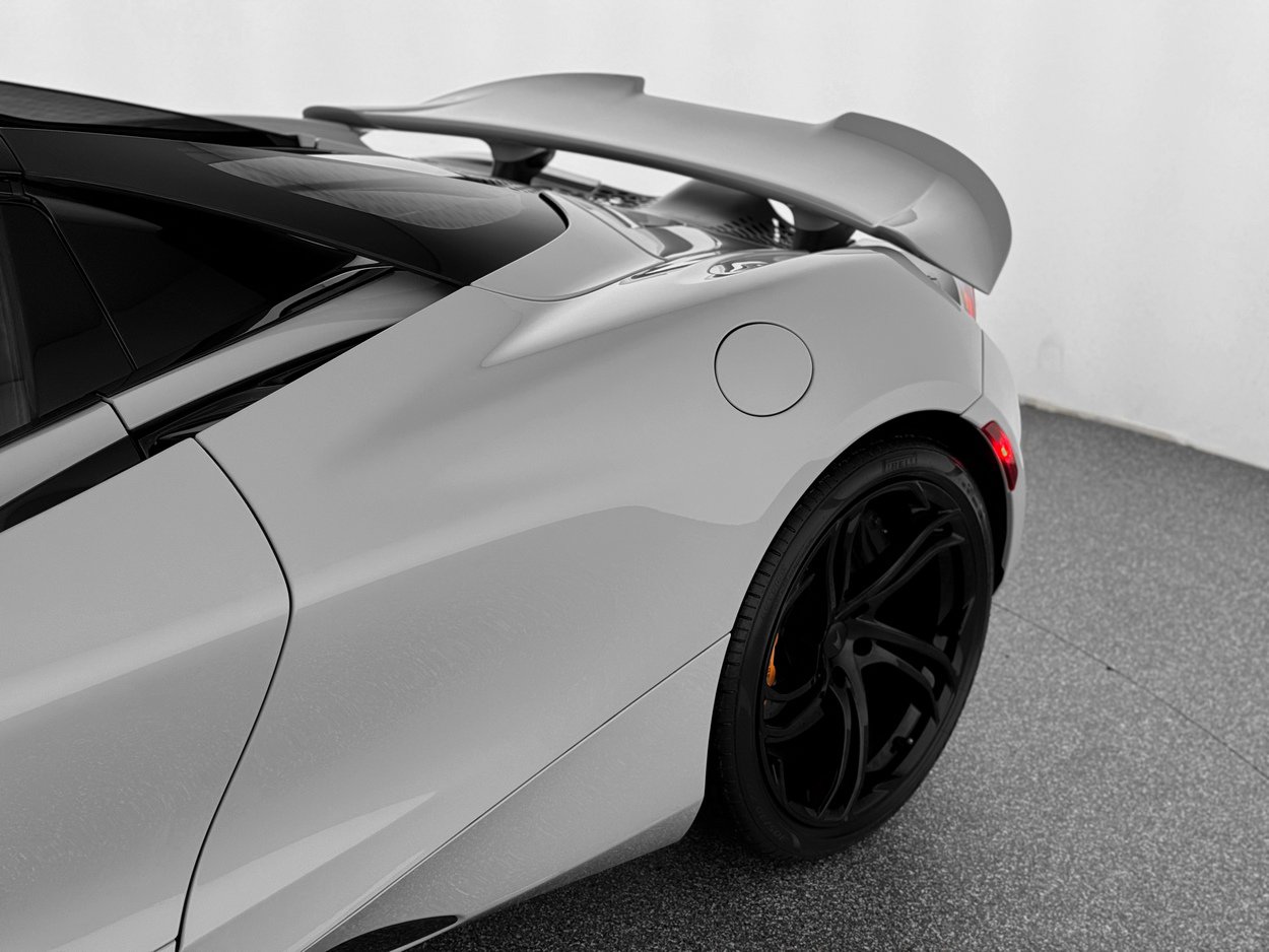 Used 2026 McLaren 750S Spider RWD image 40