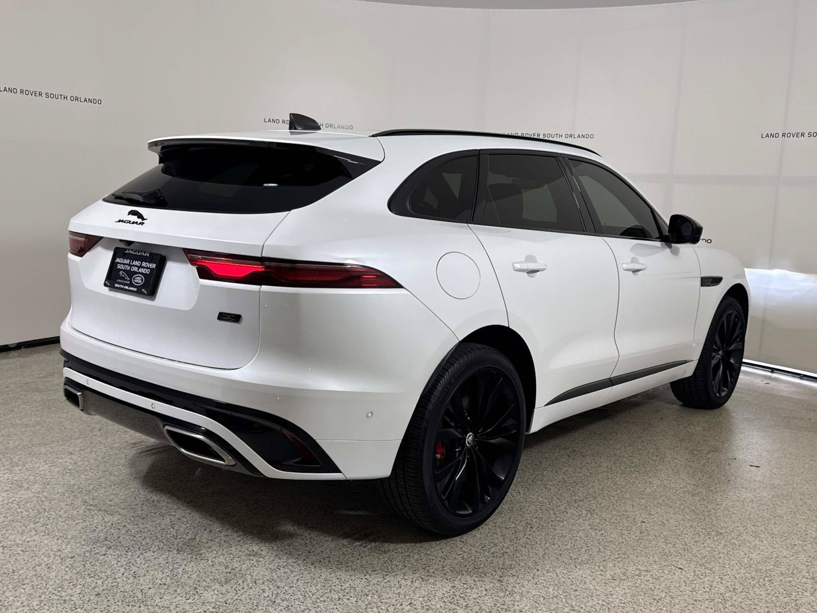 Certified 2026 Jaguar F-PACE R-Dynamic S AWD/4WD image 5