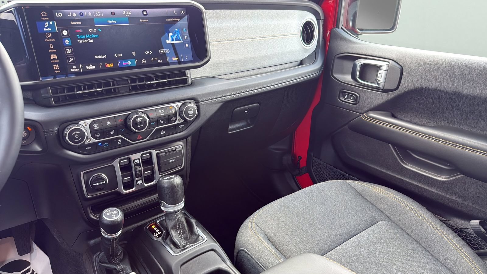 Used 2025 Jeep Wrangler Unlimited Sahara AWD/4WD image 19