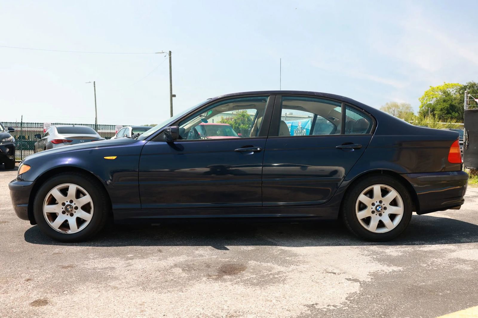 Used 2005 BMW 325i Sedan RWD image 2
