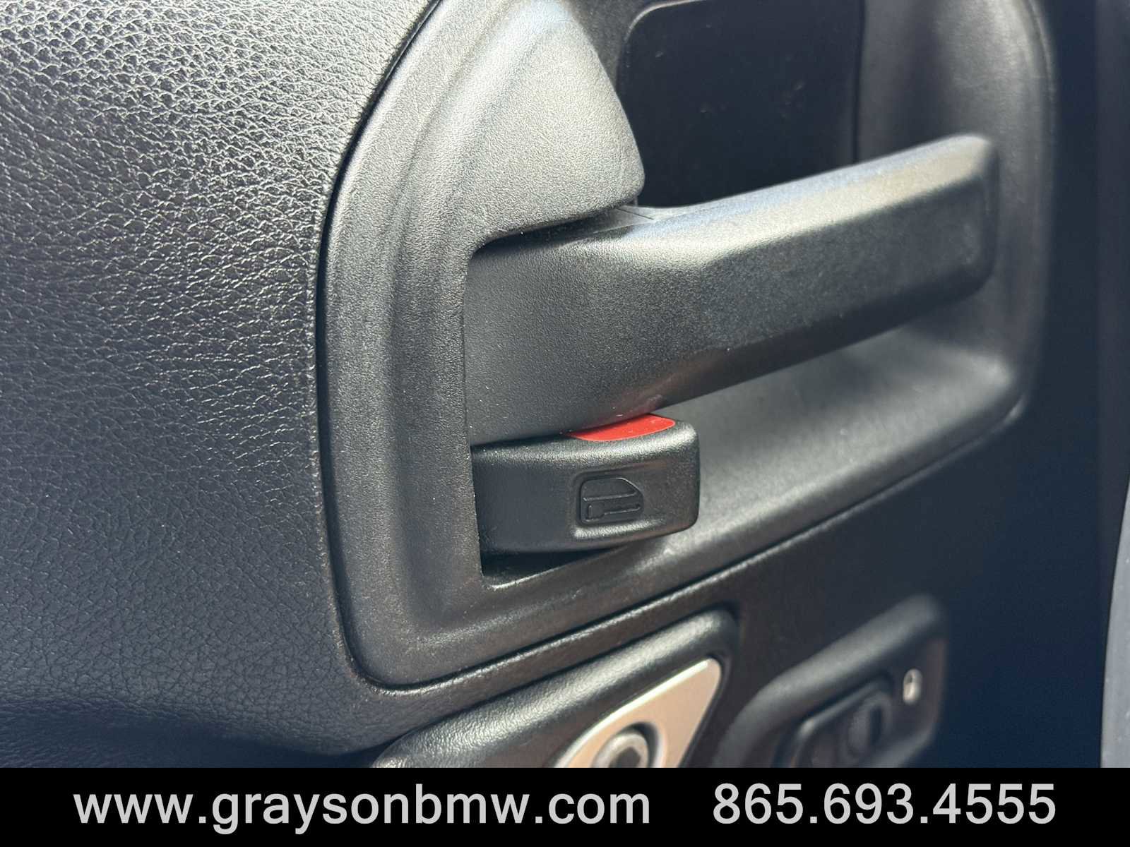 Used 2015 Jeep Wrangler Unlimited Sahara image 22