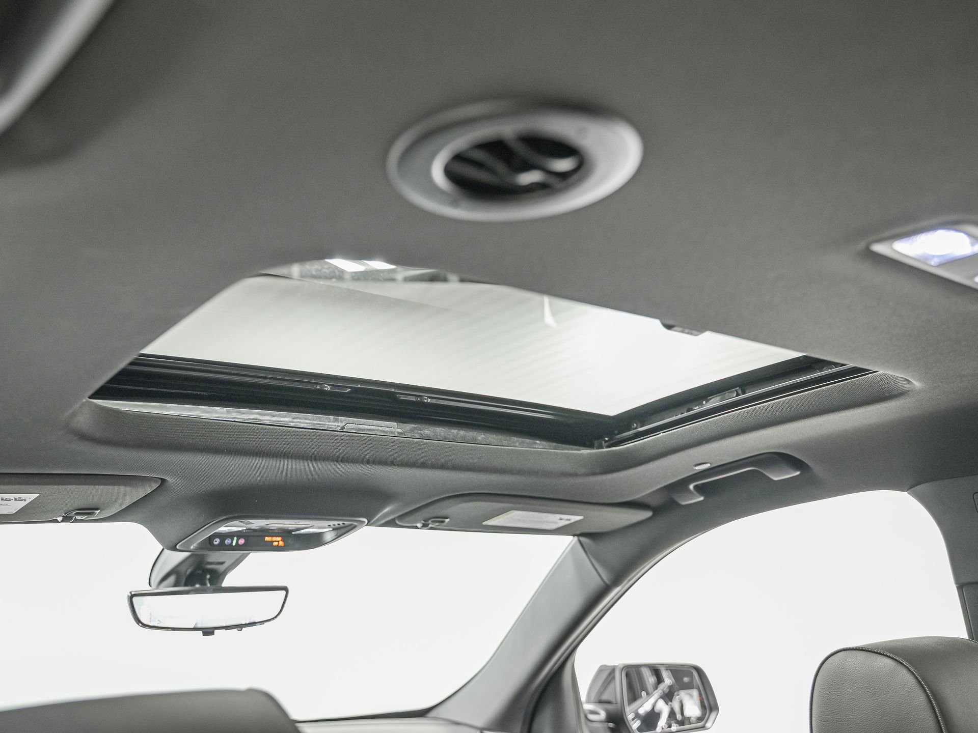 Used 2023 Chevrolet Traverse RS image 26