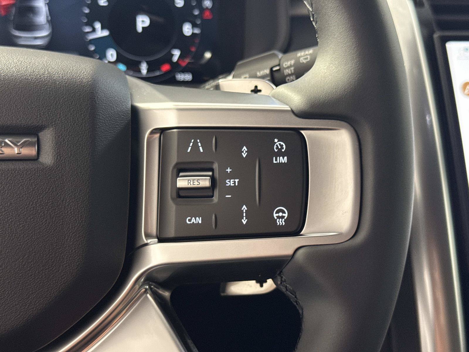 New 2026 Land Rover Discovery Dynamic SE AWD/4WD image 32