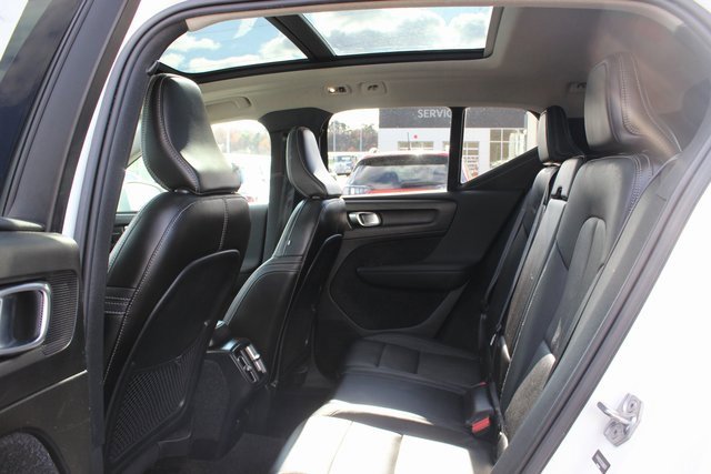 Used 2019 Volvo XC40 T5 Momentum image 22