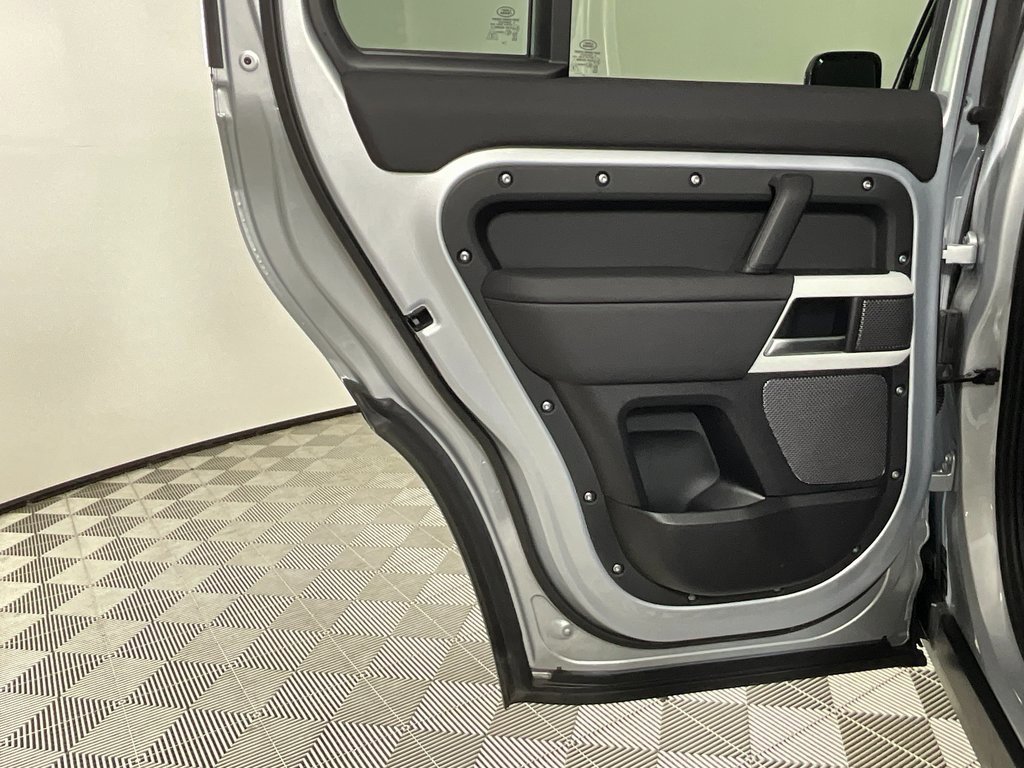 Used 2024 Land Rover Defender 110 S image 26