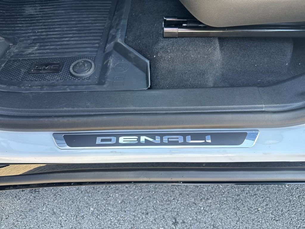 New 2026 GMC Acadia Denali Ultimate w/ LPO, Floor Liner Package AWD/4WD image 73