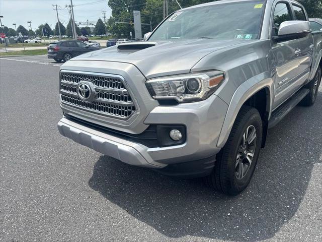Used 2017 Toyota Tacoma TRD Sport w/ Tow Package (A/T) AWD/4WD image 10