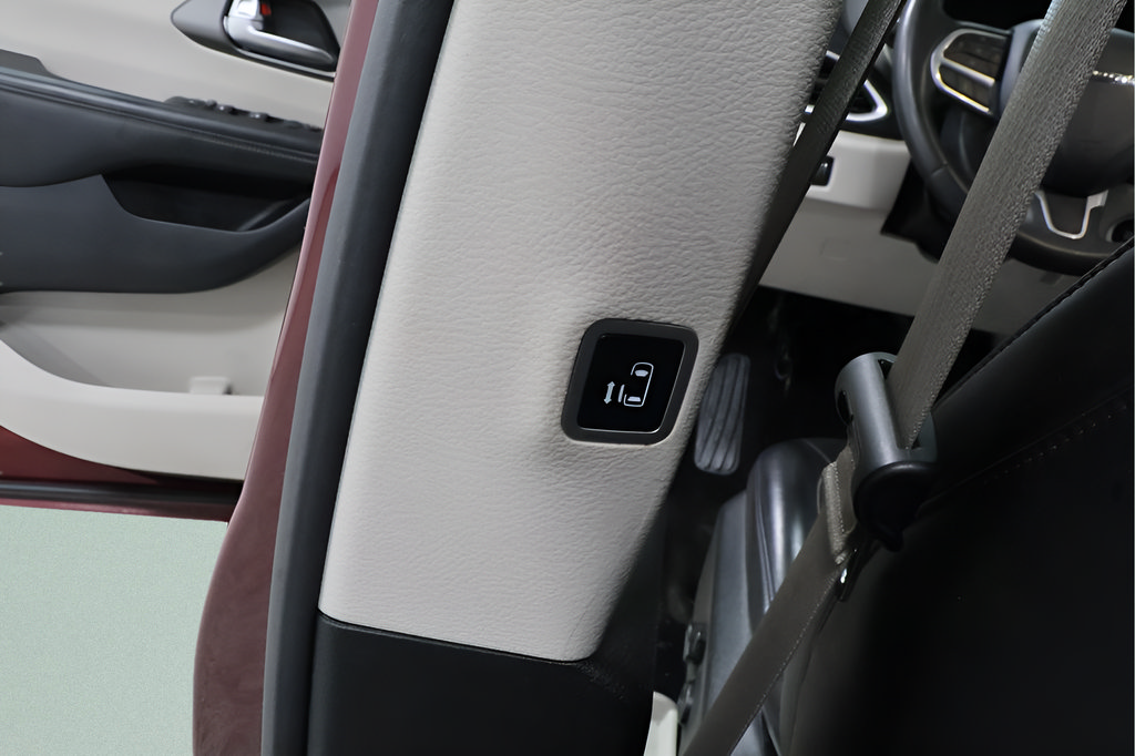 Used 2023 Chrysler Pacifica Touring-L FWD image 24