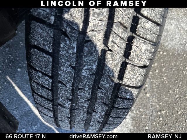 Used 2023 Lincoln Corsair Standard w/ Rear Removable Package Tray image 25