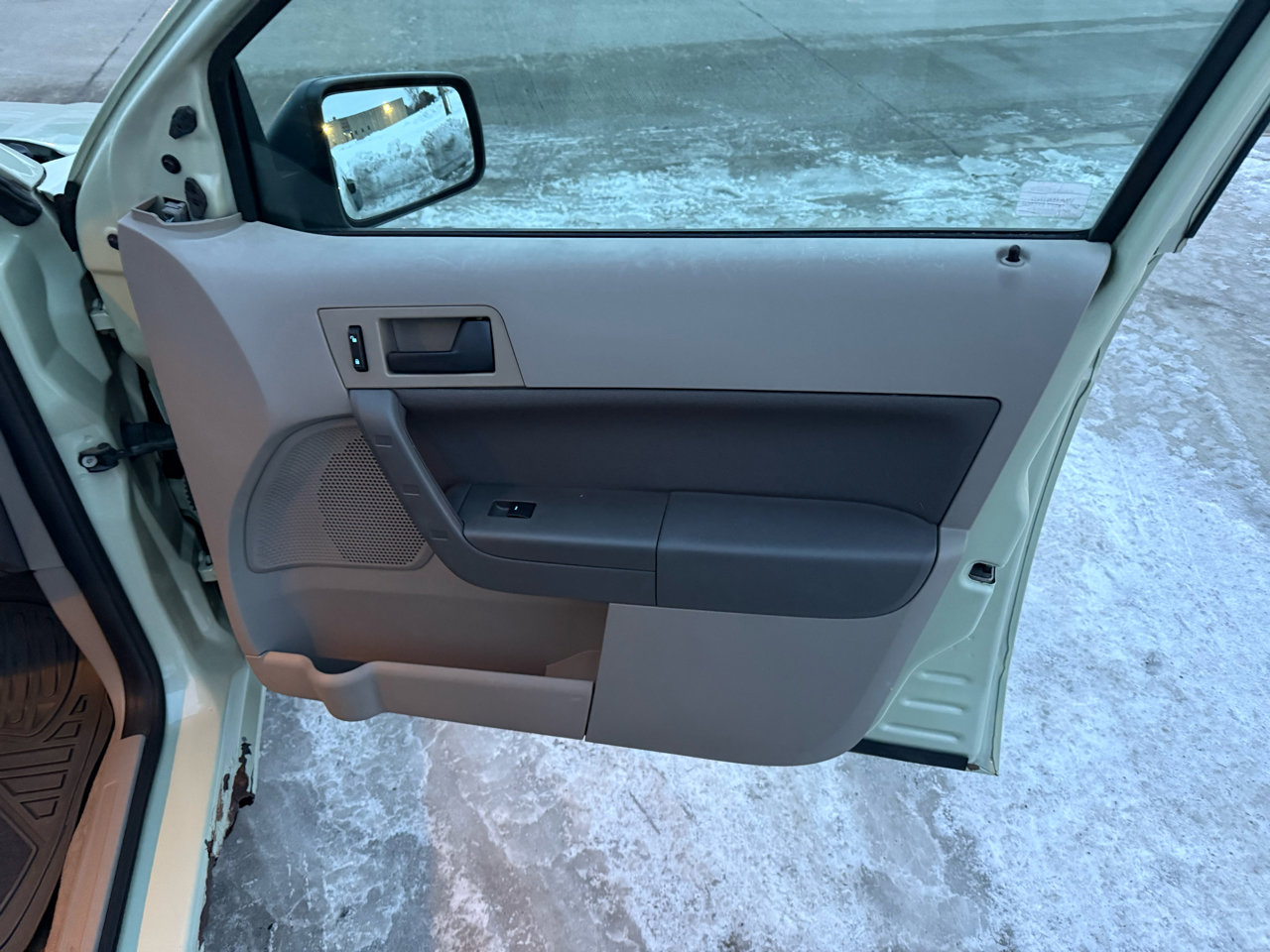 Used 2011 Ford Focus SE image 13