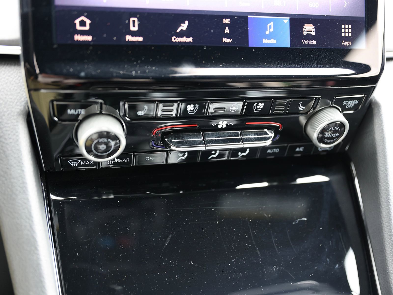 Used 2022 Jeep Grand Cherokee Overland w/ Advanced Protech Group III AWD/4WD image 32