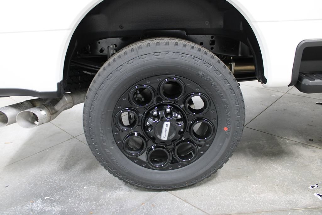 New 2026 Ford F250 Lariat w/ Black Appearance Package image 43