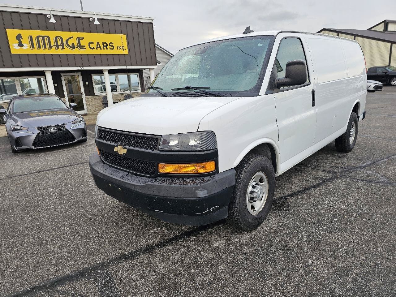 Used 2019 Chevrolet Express 2500 RWD image 2