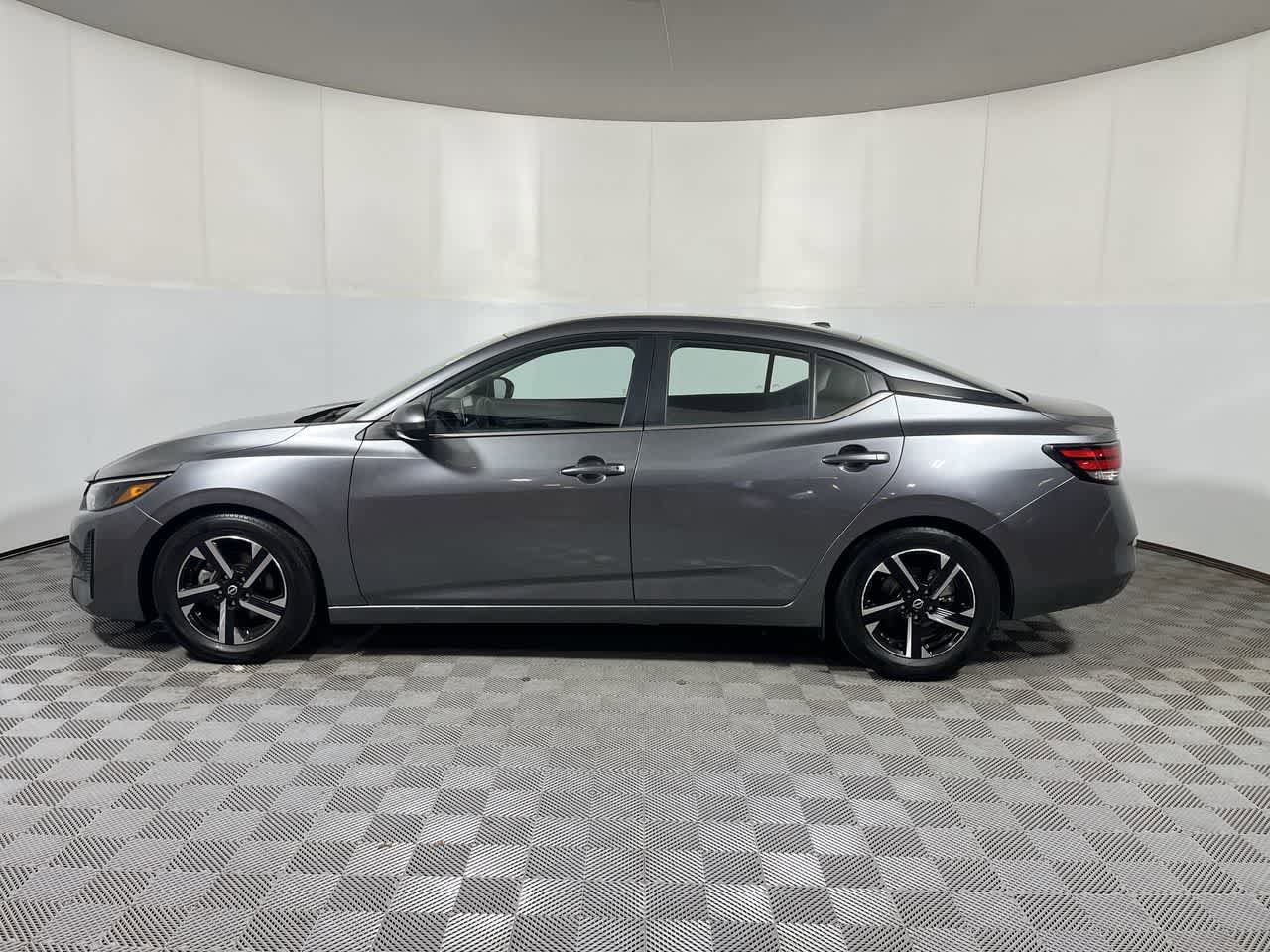 Used 2025 Nissan Sentra SV FWD image 5