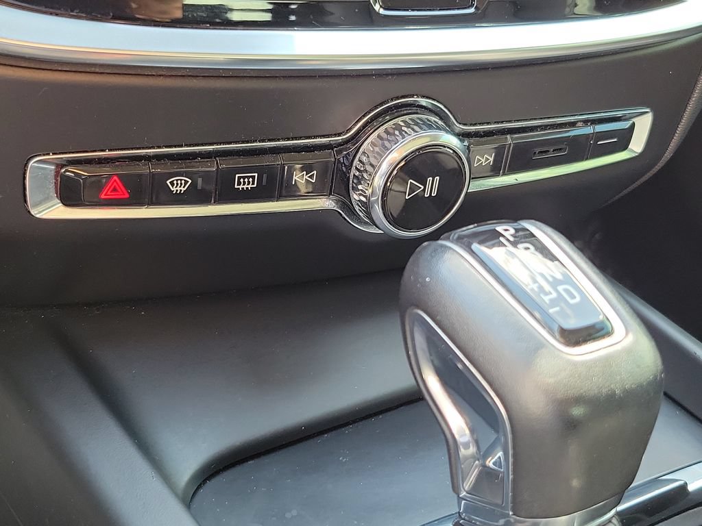 Used 2020 Volvo S60 T5 Momentum FWD image 29