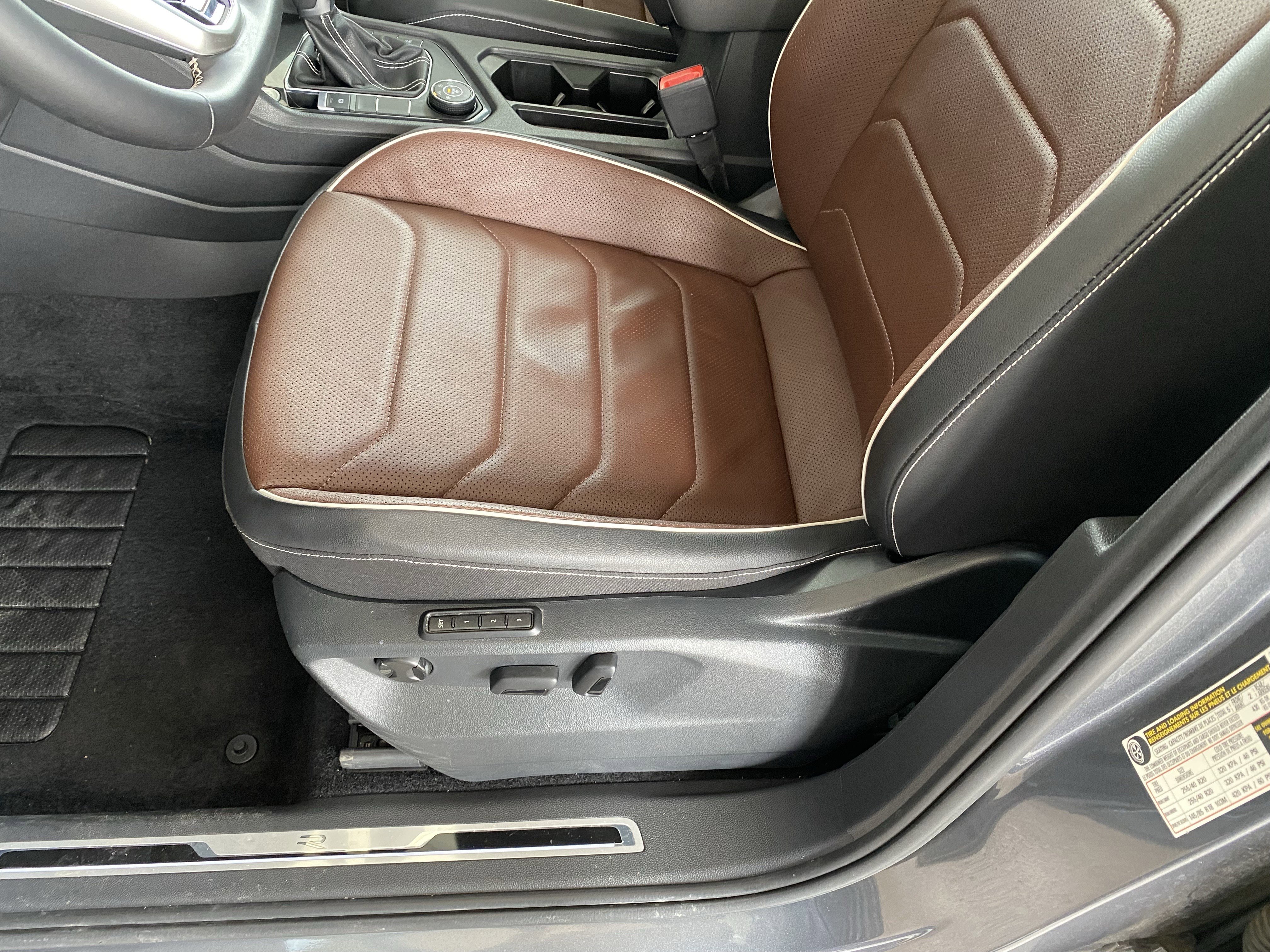 Used 2023 Volkswagen Tiguan SEL R-Line image 31