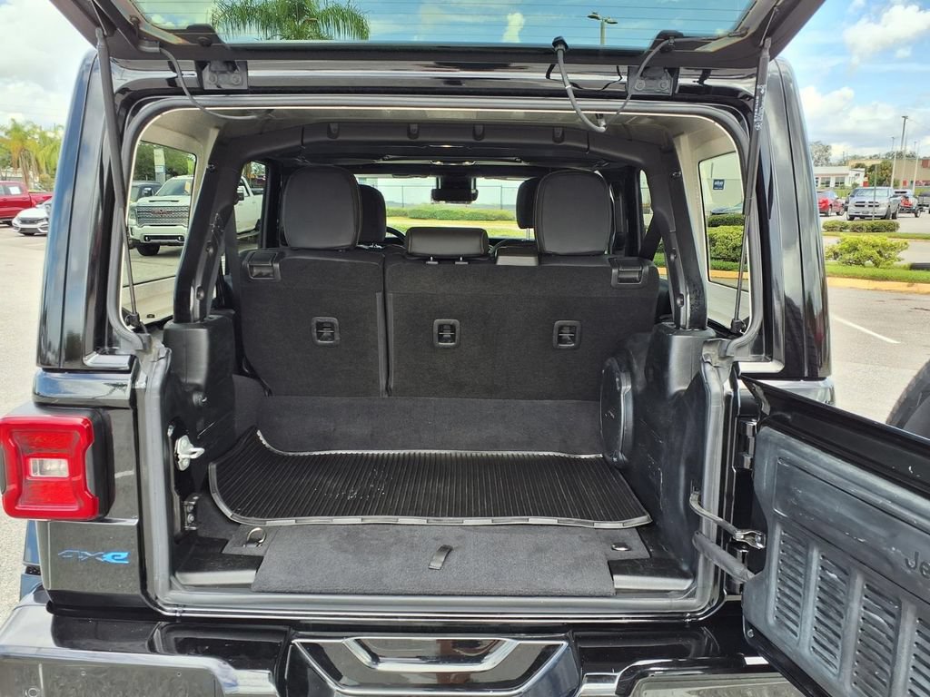 Used 2021 Jeep Wrangler Unlimited Sahara AWD/4WD image 19