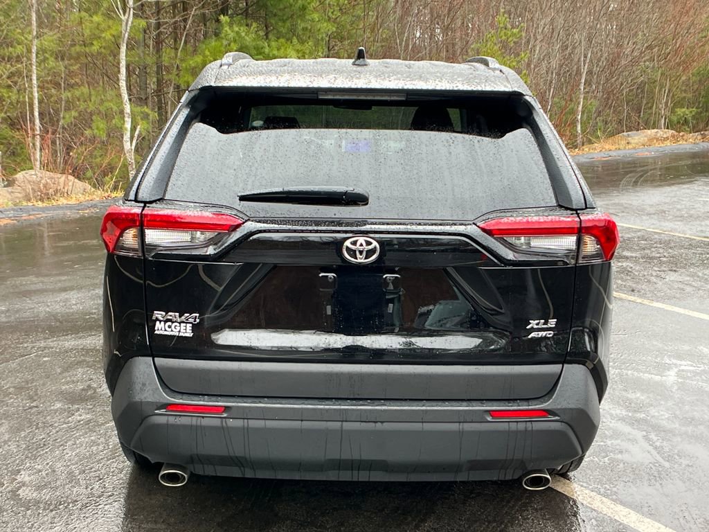 Used 2024 Toyota RAV4 XLE w/ Convenience Package image 4