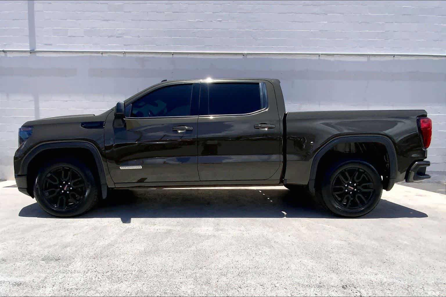 Used 2023 GMC Sierra 1500 Elevation RWD image 4