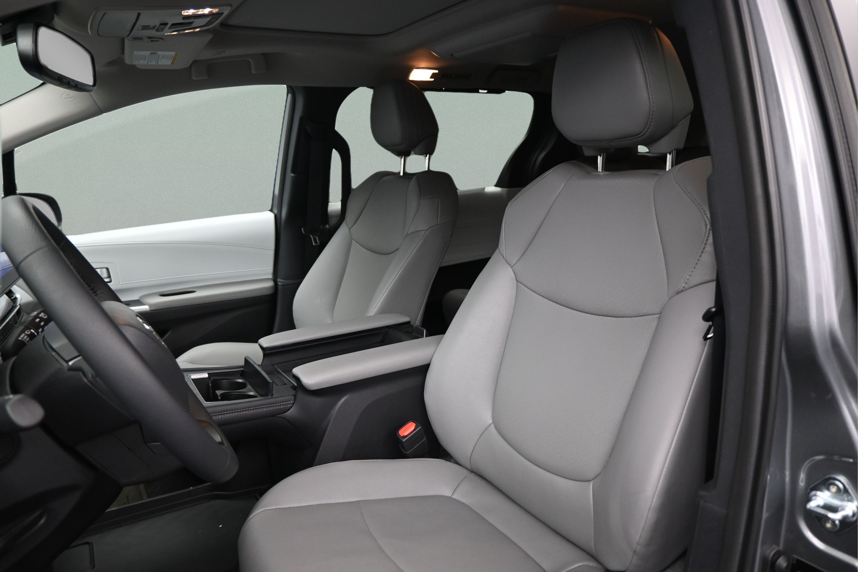 Certified 2026 Toyota Sienna XLE FWD image 33