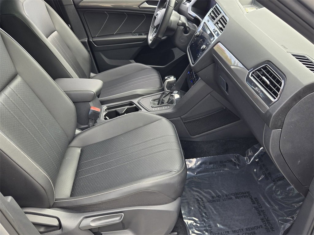 Used 2022 Volkswagen Tiguan SE R-Line image 21