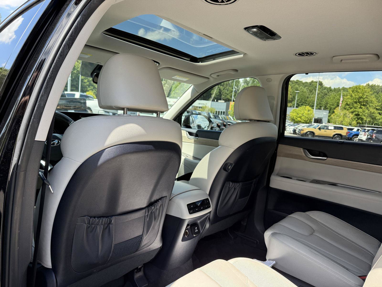 Used 2022 Hyundai Palisade SEL w/ Premium Package FWD image 26