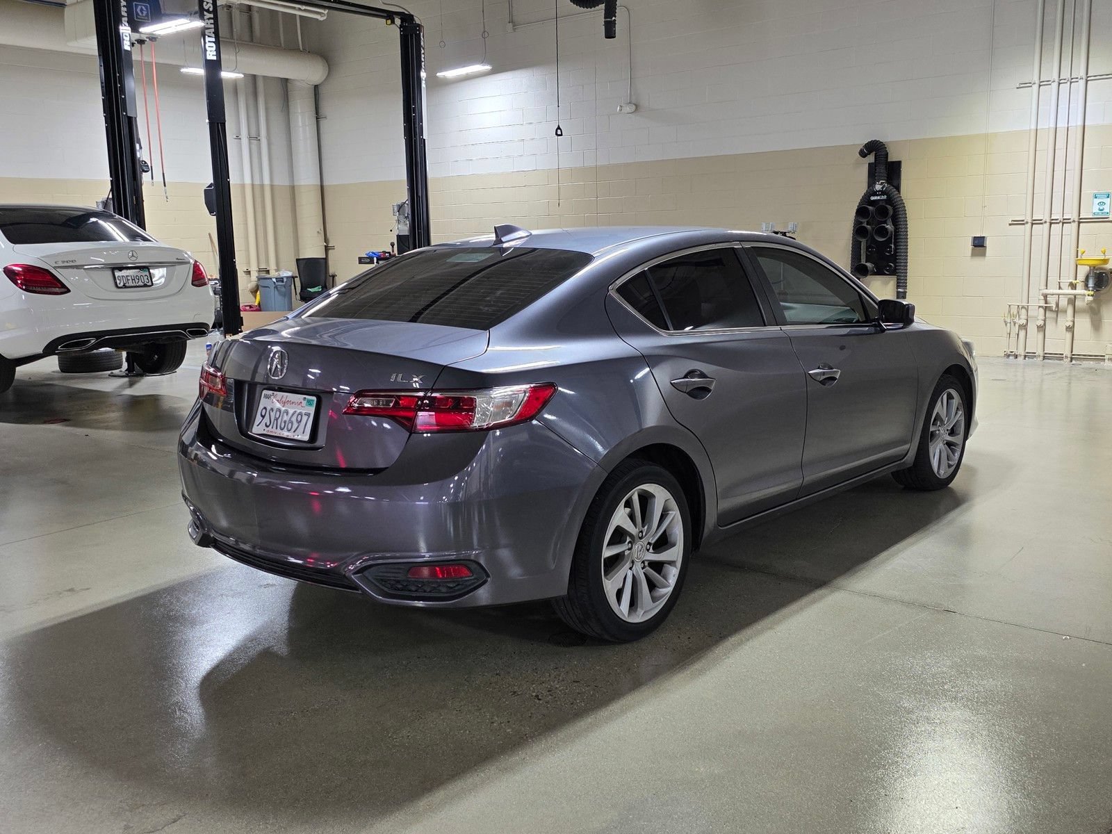 Used 2017 Acura ILX w/ AcuraWatch Plus Package FWD image 7
