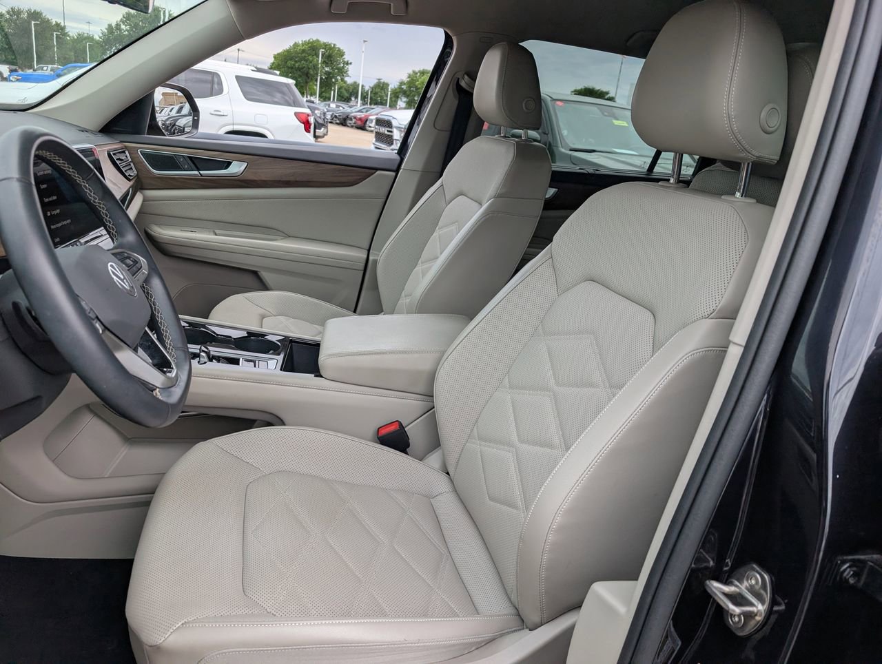 Used 2024 Volkswagen Atlas SE FWD image 25