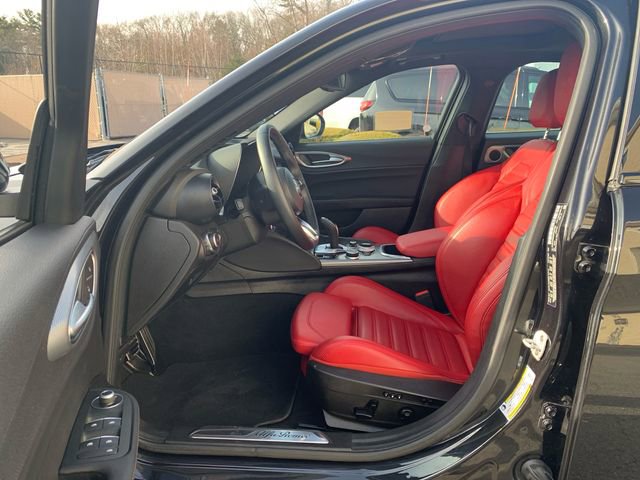 Used 2024 Alfa Romeo Giulia Ti w/ Performance Driving Package image 29