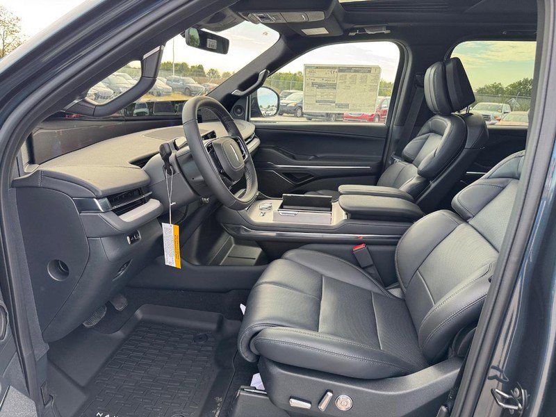 New 2025 Lincoln Navigator Reserve image 18