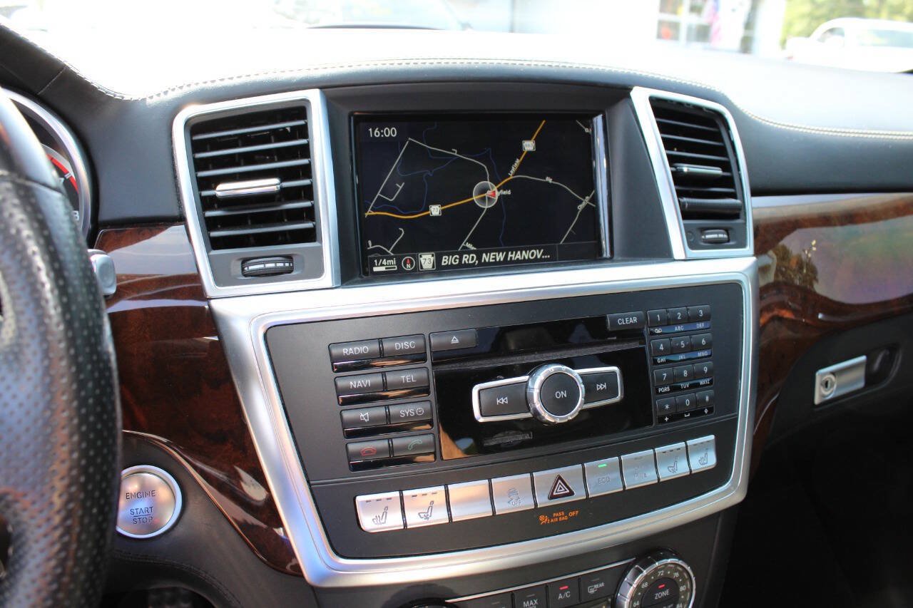 Used 2015 Mercedes-Benz GL 63 AMG 4MATIC w/ Accessory Chrome Package image 15