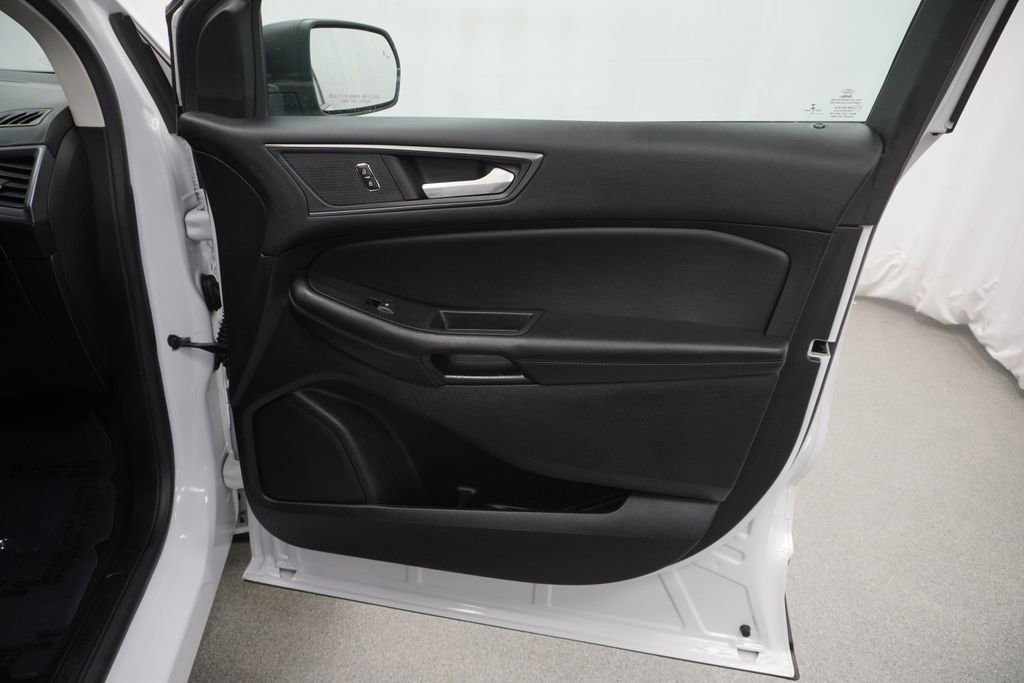 Used 2020 Ford Edge SE image 45